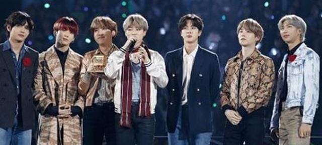BTS receiving the award for Worldwide Icon of The Year at MAMA. (Instagram/mnet_mama)