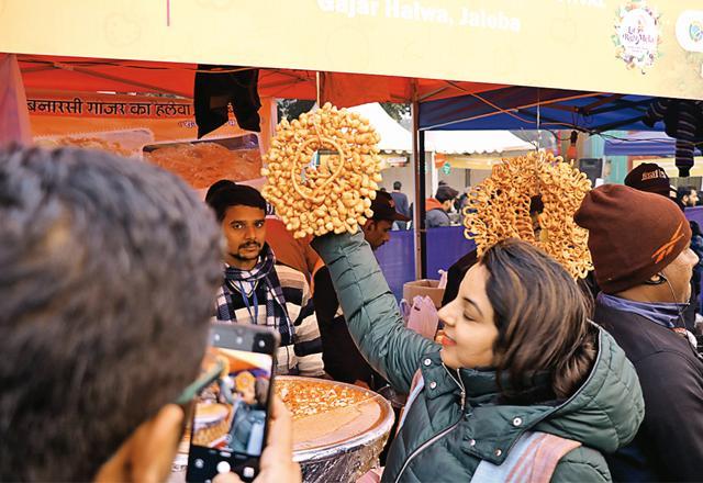 Jalebis are made from wheat, while the jalebas are made using besan Jalebis are made from wheat, while the jalebas are made using besan