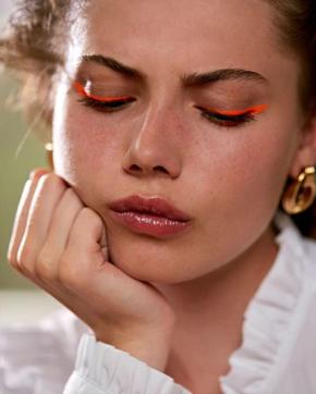Neon orange cat-eye is a statement worthy everyday look. (Instagram/ printempsofficial) Neon orange cat-eye is a statement worthy everyday look. (Instagram/ printempsofficial)