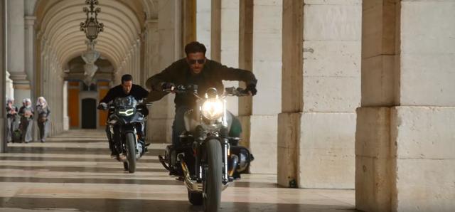 Tiger Shroff and Hrithik Roshan in a still from War.