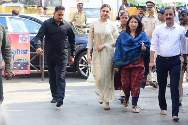 Deepika Padukone arrives at Siddhivinayak Temple. (Varinder Chawla) Deepika Padukone arrives at Siddhivinayak Temple. (Varinder Chawla)