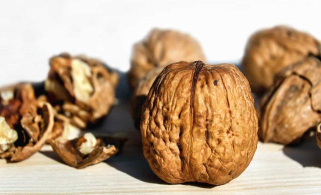 Walnut oil is heart healthy and strengthens immunity.