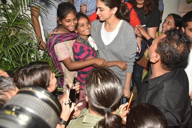 Street kids hug Deepika. (Varinder Chawla) Street kids hug Deepika. (Varinder Chawla)