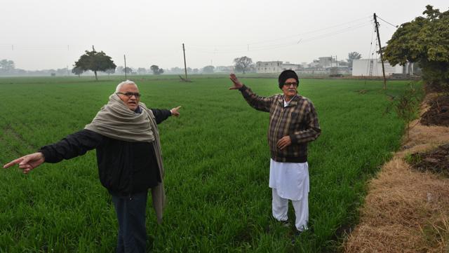 Davinder Singh (right) and Azad Singh Bhardwaj at the fields where the iconic song ‘Mere desh ki dharti’ was shot. (Raj K Raj/HT PHOTO)
