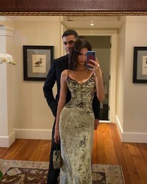 For a fancy dinner date, opt for the likes of Kendal Jenner’s velvet dress. (Instagram/ kendalljenner) For a fancy dinner date, opt for the likes of Kendal Jenner’s velvet dress. (Instagram/ kendalljenner)