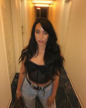 A casual look perfect for a night out in the city. (Instagram/ sierradeaton) A casual look perfect for a night out in the city. (Instagram/ sierradeaton)