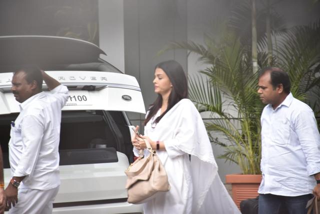Aishwarya Rai at Kalina airport. Aishwarya Rai at Kalina airport.