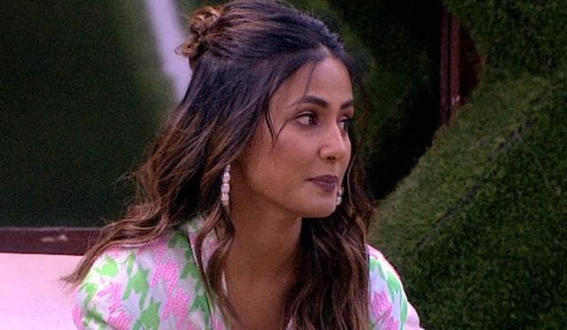 Hina Khan enters the house to decide the winner of BB Elite Club membership. Hina Khan enters the house to decide the winner of BB Elite Club membership.