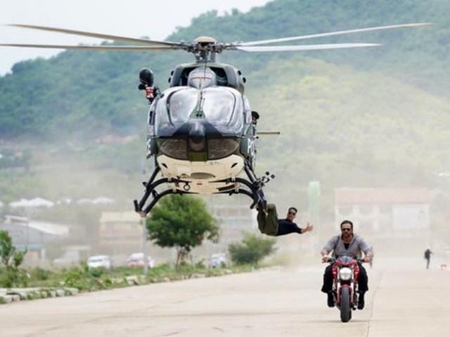 Akshay Kumar performing a stunt on sets of Sooryavanshi. Akshay Kumar performing a stunt on sets of Sooryavanshi.