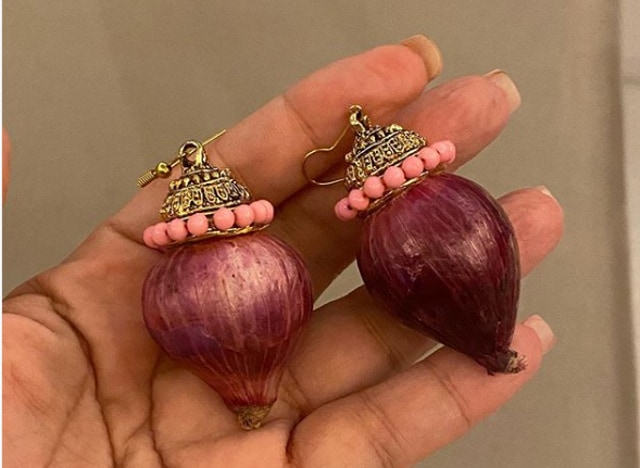 Onion earrings gifted to Twinkle Khanna by Akshay Kumar.