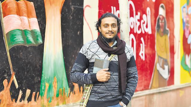 Poet Adnan Kafeel Darvesh, a computer science graduate from Delhi University, believes every poem has its own politics capable of conveying its message. (Sanjeev Verma/HT PHOTO)