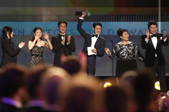 The cast of Parasite accepts the award for Outstanding Performance by a Cast in a Motion Picture. The cast of Parasite accepts the award for Outstanding Performance by a Cast in a Motion Picture.