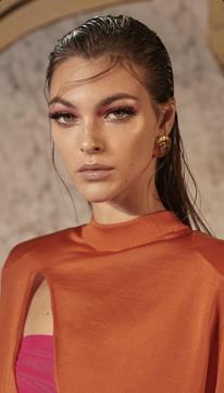 The Versace SS20 had many wet hair looks. (Instagram/ versace) The Versace SS20 had many wet hair looks. (Instagram/ versace)