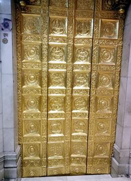 A devotee from Delhi has donated gold plating weighing around 35 kg, worth around Rs 14 crores to Mumbai's Shri Siddhivinayak Temple on Tuesday. (ANI Photo)