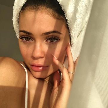 Kylie also embraced her freckles shortly after her older sister. (Instagram/ kyliejenner)