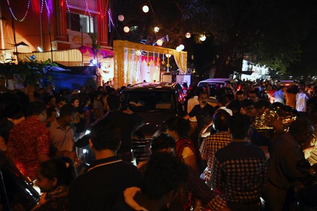 Amitabh Bachchan arrives at Deepak Sawant’s party. Amitabh Bachchan arrives at Deepak Sawant’s party.