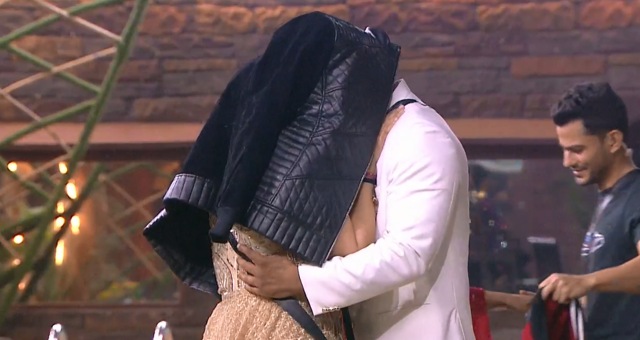 Sidharth Shukla and Arti Singh got the loudest cheers from housemates.