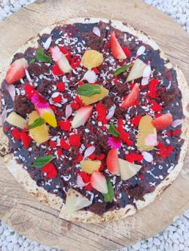 Chocolate pizza uses Nutella on the base and fresh fruits as toppings. Chocolate pizza uses Nutella on the base and fresh fruits as toppings.