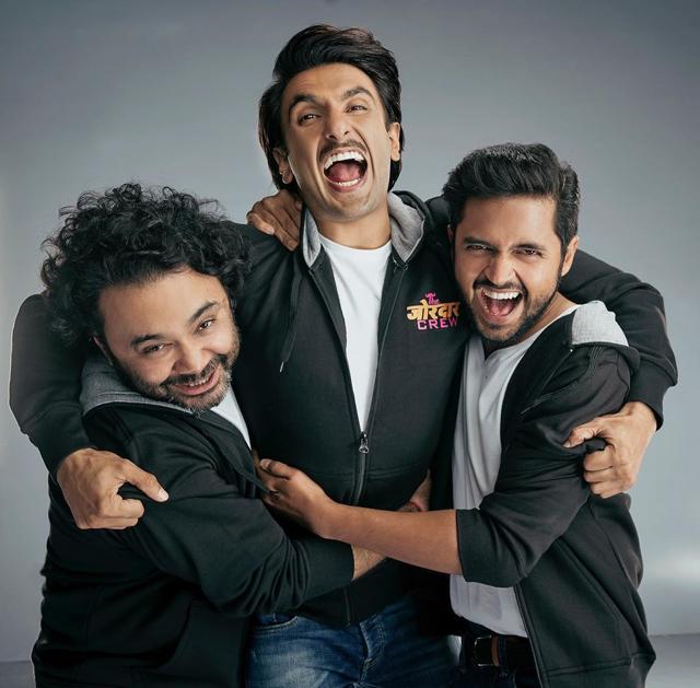 Ranveer Singh with the makers of Jayeshbhai Jordaar. Ranveer Singh with the makers of Jayeshbhai Jordaar.