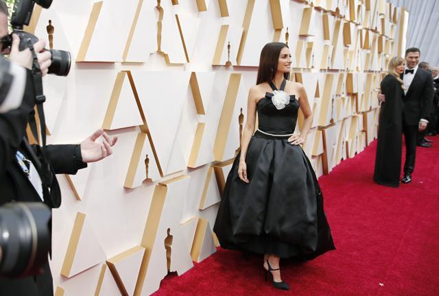Penelope Cruz poses on the red carpet during the Oscars arrivals at the 92nd Academy Awards in Hollywood, Los Angeles, California. (REUTERS) Penelope Cruz poses on the red carpet during the Oscars arrivals at the 92nd Academy Awards in Hollywood, Los Angeles, California. (REUTERS)