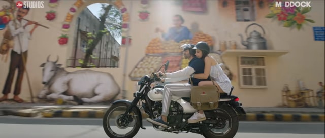 A snapshot of Love Aaj Kal featuring Sara Ali Khan, Kartik Aaryan, and Lodhi Art District in New Delhi. (YouTube) A snapshot of Love Aaj Kal featuring Sara Ali Khan, Kartik Aaryan, and Lodhi Art District in New Delhi. (YouTube)
