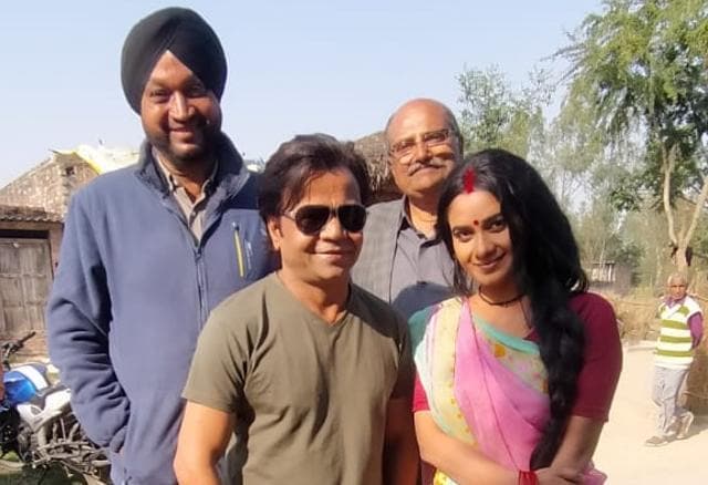Director Dr Avneesh Singh with Rajpal Yadav and others. Director Dr Avneesh Singh with Rajpal Yadav and others.