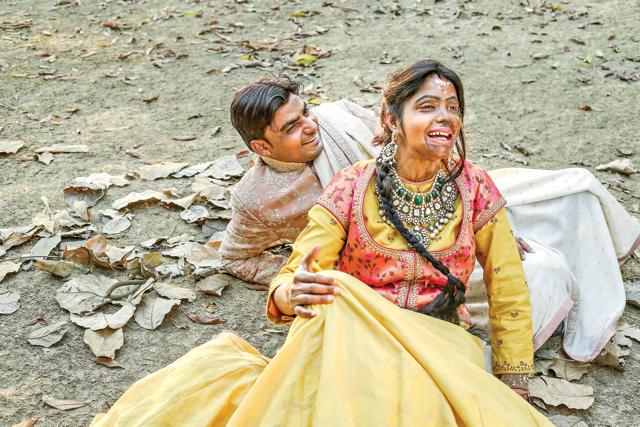 Salim, heir to the Mughal throne, falls for a courtesan Anarkali. They are tragically separated. Mohini and Gaurav depict the two characters (PHOTO: RAAJESSH KASHYAP/HT)