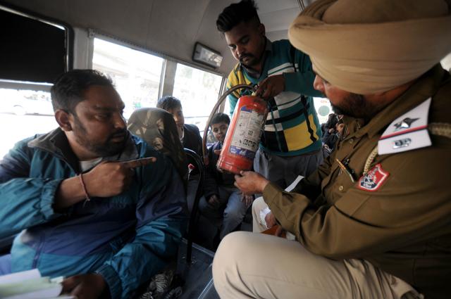 Policemen checking schoolbuses in Jalandhar, where nine vehicles were impounded. (Pardeep Pandit/HT Photo) Policemen checking schoolbuses in Jalandhar, where nine vehicles were impounded. (Pardeep Pandit/HT Photo)