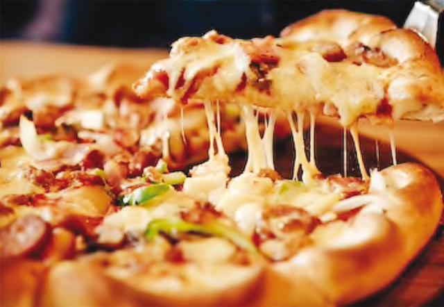 It’s hard for anyone to tell the difference between the photo of a Domino’s pizza and one from a famous pizzeria