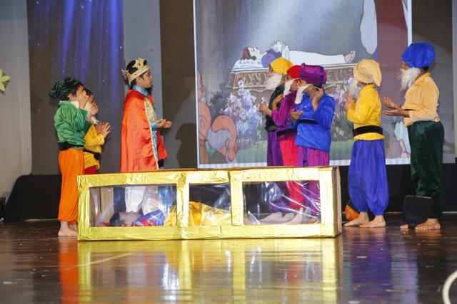 Kapol Vidyanidhi International School at Mahavir Nagar, Kandivli (West) recently celebrated its annual day on the theme ‘Color of Happiness’.