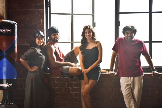 Charmme Kaur, Vijay Deverakonda, Ananya Panday and Puri Jagannadh announced the film with this picture. Charmme Kaur, Vijay Deverakonda, Ananya Panday and Puri Jagannadh announced the film with this picture.