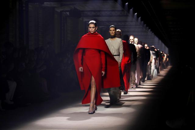 Deepika Padukone Cancels Paris Fashion Week Trip Over Coronavirus
