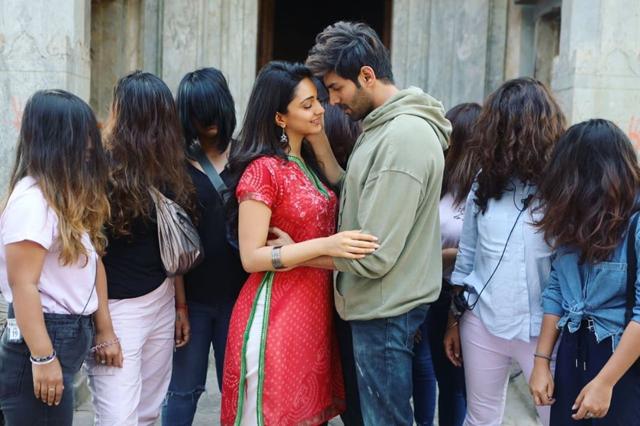 Kiara Advani and Kartik Aaryan on sets of Bhool Bhulaiyaa 2. Kiara Advani and Kartik Aaryan on sets of Bhool Bhulaiyaa 2.