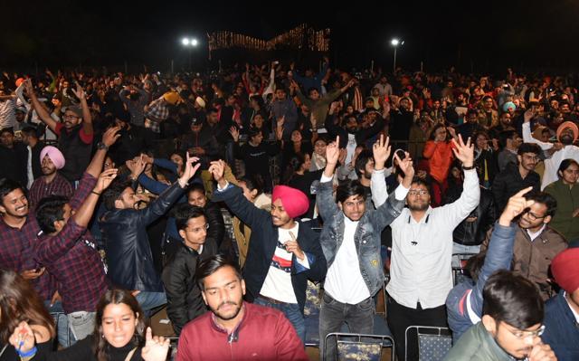 Students enjoying Maan’s performance at PU on Saturday. (Ravi Kumar/HT)