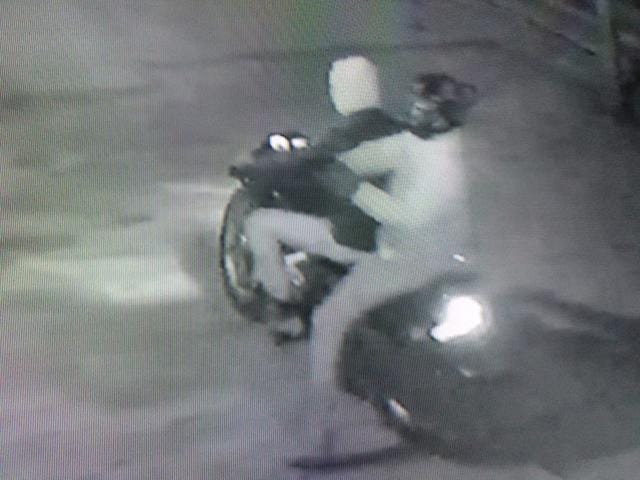 Suspects captured in CCTV cameras on Monday. (HT PHOTO) Suspects captured in CCTV cameras on Monday. (HT PHOTO)