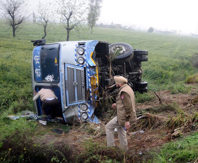 The bus that overturned near Chohat village on Samana road in Patiala on Saturday. (Bharat Bhushan/ HT) The bus that overturned near Chohat village on Samana road in Patiala on Saturday. (Bharat Bhushan/ HT)