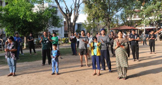 Residents clapping to pay gratitude to the unsung heroes of the war against coronavirus at a local park in Sector 33, Chandigarh, on Sunday. (Keshav Singh/HT ) Residents clapping to pay gratitude to the unsung heroes of the war against coronavirus at a local park in Sector 33, Chandigarh, on Sunday. (Keshav Singh/HT )