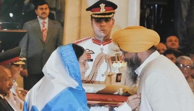 Then President Pratibha Patil honouring Bhai Nirmal Singh with the Padma Shri in 2009. (HT file photo) Then President Pratibha Patil honouring Bhai Nirmal Singh with the Padma Shri in 2009. (HT file photo)
