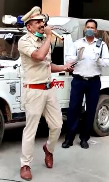 DSP Abhinav Upadhyay got a call from veteran lyricist Santosh Anand who appreciated his performance DSP Abhinav Upadhyay got a call from veteran lyricist Santosh Anand who appreciated his performance