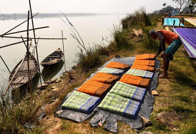 Atelier Pranay Baidya tant sari and textile revival project Atelier Pranay Baidya tant sari and textile revival project