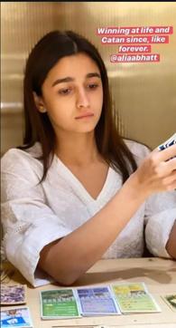 Actor Alia Bhatt enjoyed a game of Catan with her sister Shaheen Bhatt. (Photo: Instagram/shaheenb) Actor Alia Bhatt enjoyed a game of Catan with her sister Shaheen Bhatt. (Photo: Instagram/shaheenb)