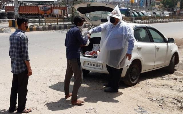 A senior citizen himself, Khanna also makes sure to use necessary protective gears while on field for his charitable trips, in his family car, which has now turned into a mobile warehouse for his everyday initiative A senior citizen himself, Khanna also makes sure to use necessary protective gears while on field for his charitable trips, in his family car, which has now turned into a mobile warehouse for his everyday initiative