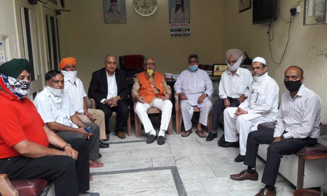 BJP leader Satpal Gosain sitting on a relay hunger strike at his house in Ludhiana on Friday. (HT Photo) BJP leader Satpal Gosain sitting on a relay hunger strike at his house in Ludhiana on Friday. (HT Photo)