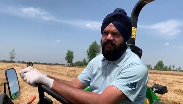 The multimillionaire realtor-cum-farmer turned politician Manpreet Singh Ayali harvesting his fields in Dakha area on Sunday. (HT PHOTO) The multimillionaire realtor-cum-farmer turned politician Manpreet Singh Ayali harvesting his fields in Dakha area on Sunday. (HT PHOTO)