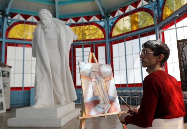 Artist Sergei Pronin works on a painting, which depicts a monument to Russian poet Alexander Pushkin, in an art gallery in Zheleznovodsk, Russia April 15, 2020. Sergei Pronin, aged 31, stayed at the Pushkin city gallery to continue his work and guard the building during a self-isolation regime, which was imposed by local authorities to prevent the spread of the coronavirus disease (COVID-19). Picture taken April 15, 2020. REUTERS/Eduard Korniyenko (REUTERS) Artist Sergei Pronin works on a painting, which depicts a monument to Russian poet Alexander Pushkin, in an art gallery in Zheleznovodsk, Russia April 15, 2020. Sergei Pronin, aged 31, stayed at the Pushkin city gallery to continue his work and guard the building during a self-isolation regime, which was imposed by local authorities to prevent the spread of the coronavirus disease (COVID-19). Picture taken April 15, 2020. REUTERS/Eduard Korniyenko (REUTERS)