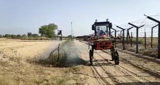 Administration officials spraying pesticides in the border village in Fazilka where the locusts were spotted. (HT PHOTO) Administration officials spraying pesticides in the border village in Fazilka where the locusts were spotted. (HT PHOTO)