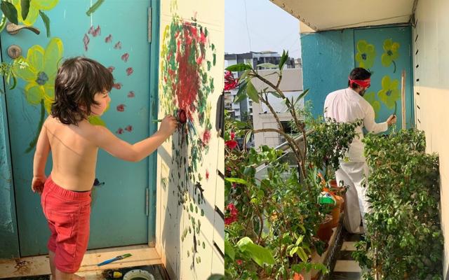 Taimur and Saif Ali Khan painting in their balcony. Taimur and Saif Ali Khan painting in their balcony.