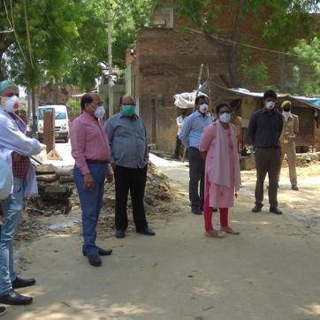 ACM IV Shubhangi Shukla on duty in Corona hotspot Nakkhi Ghat area of Varanasi. (HT Photo)