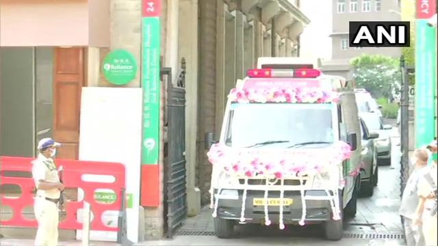 Rishi Kapoor’s mortal remains taken to Chandanwadi crematorium for the funeral. (ANI) Rishi Kapoor’s mortal remains taken to Chandanwadi crematorium for the funeral. (ANI)