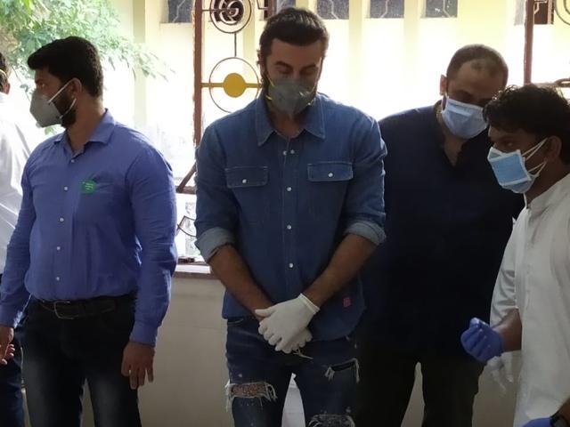 Rishi Kapoor’s funeral: Son Ranbir Kapoor attends. (Varinder Chawla)